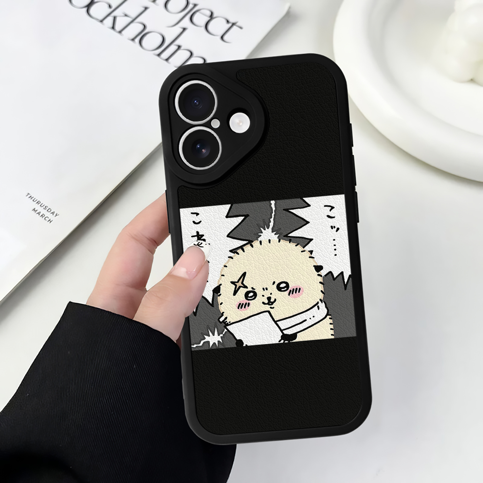 （画像用） ちいかわ ラッコ Chii-kawa Sea otter 【iPhone 16シリーズ対応】シリコンスマホケース（レザー調） 材質：シリコン